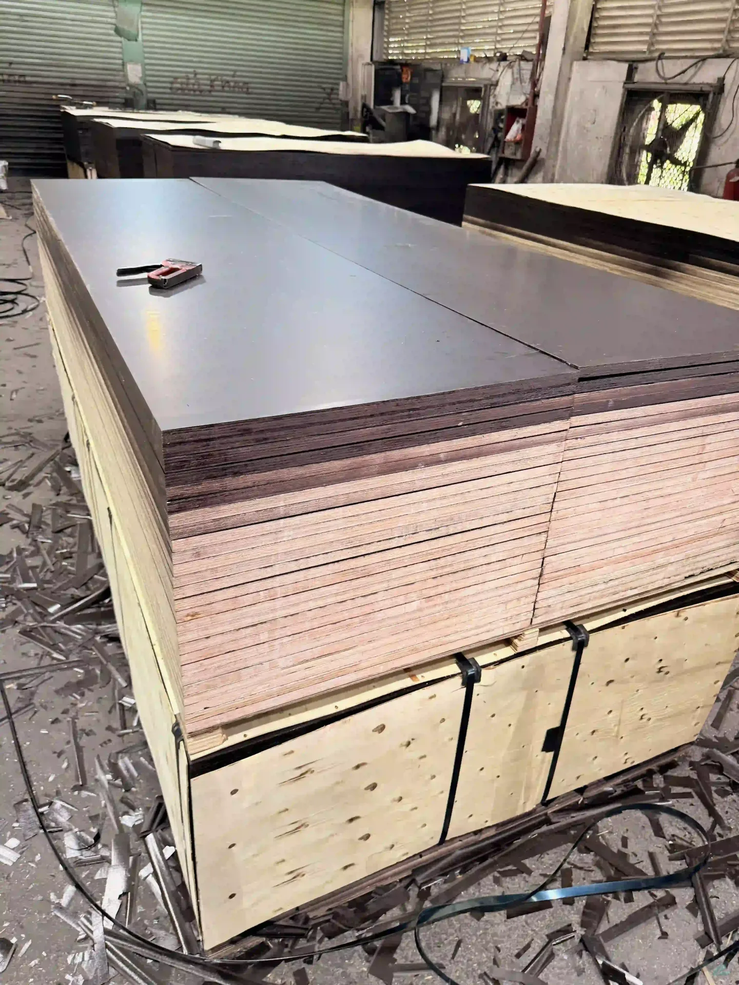film-faced plywood construction formwork vietnam unsanded phenolic Mika Plywood export ready