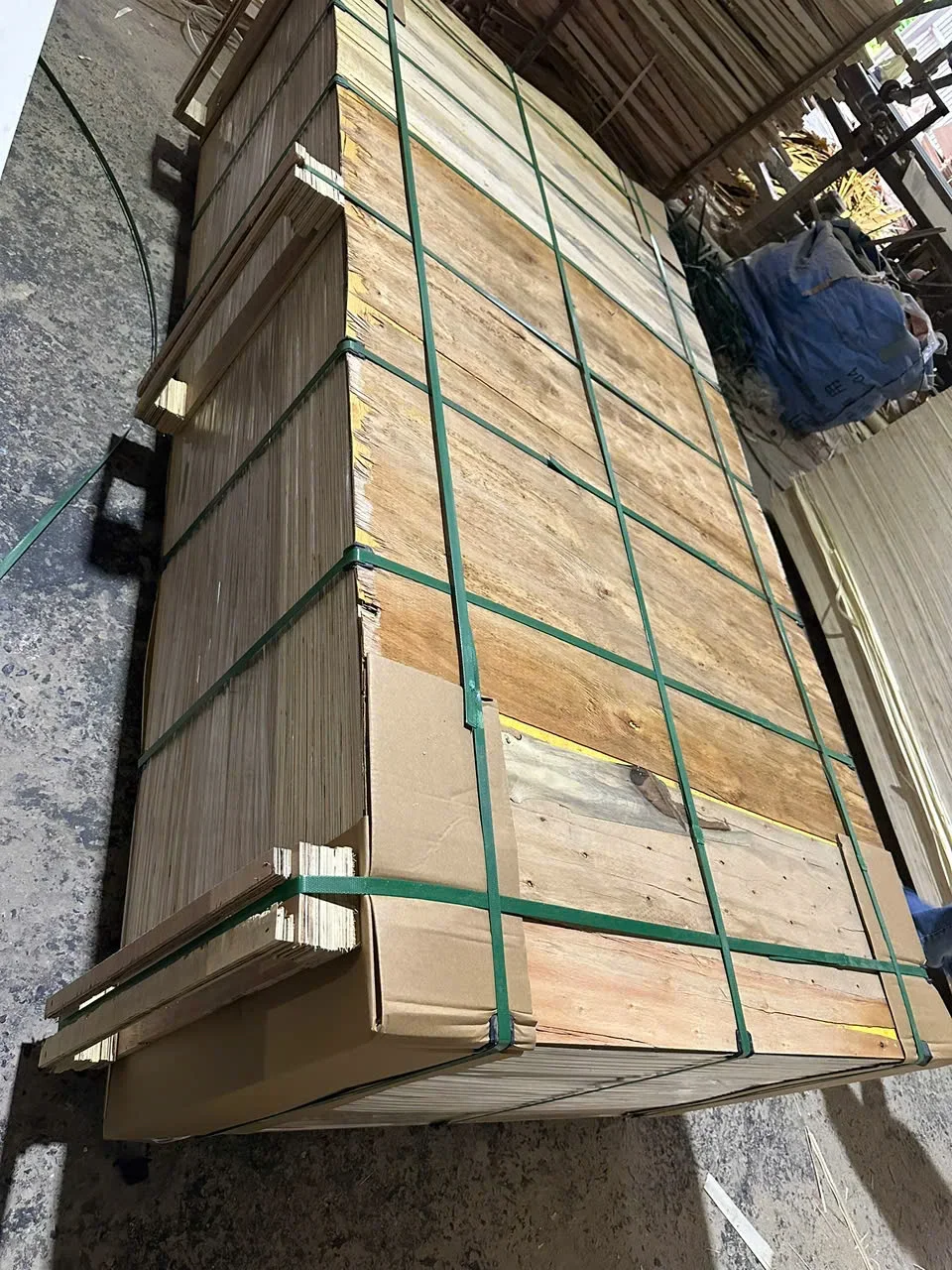 Export packing pallet plywood ready for container loading Vietnam hcply