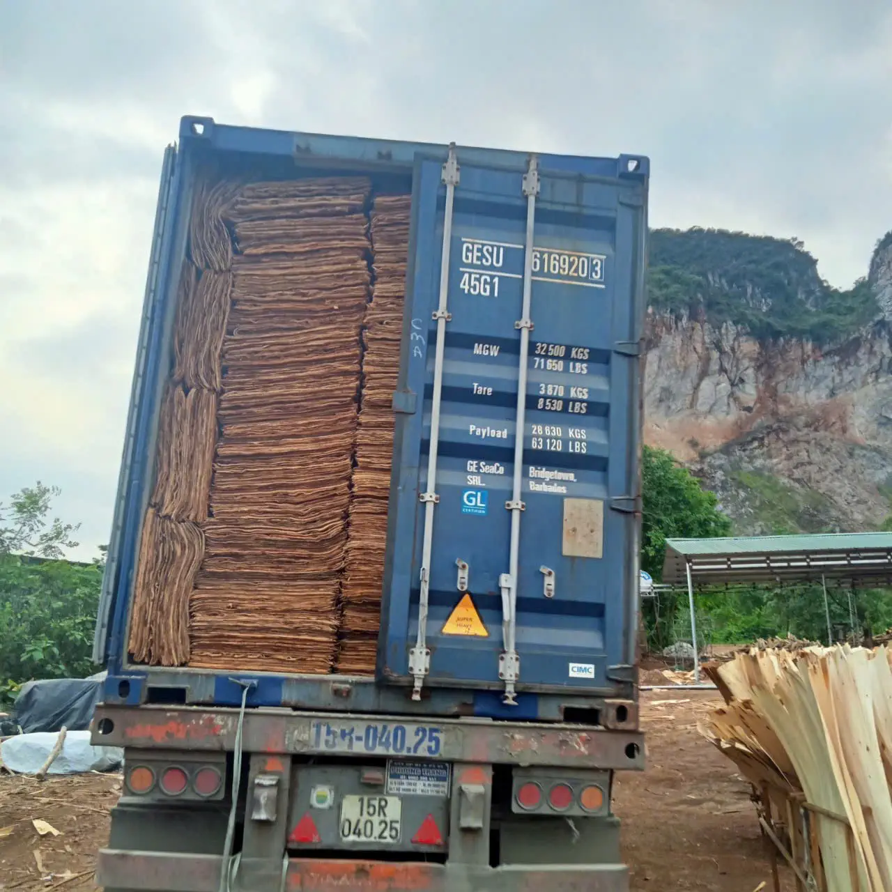 Eucalyptus core plywood packing 1220x2440 15 pallets per 40HC container Mika Plywood Vietnam