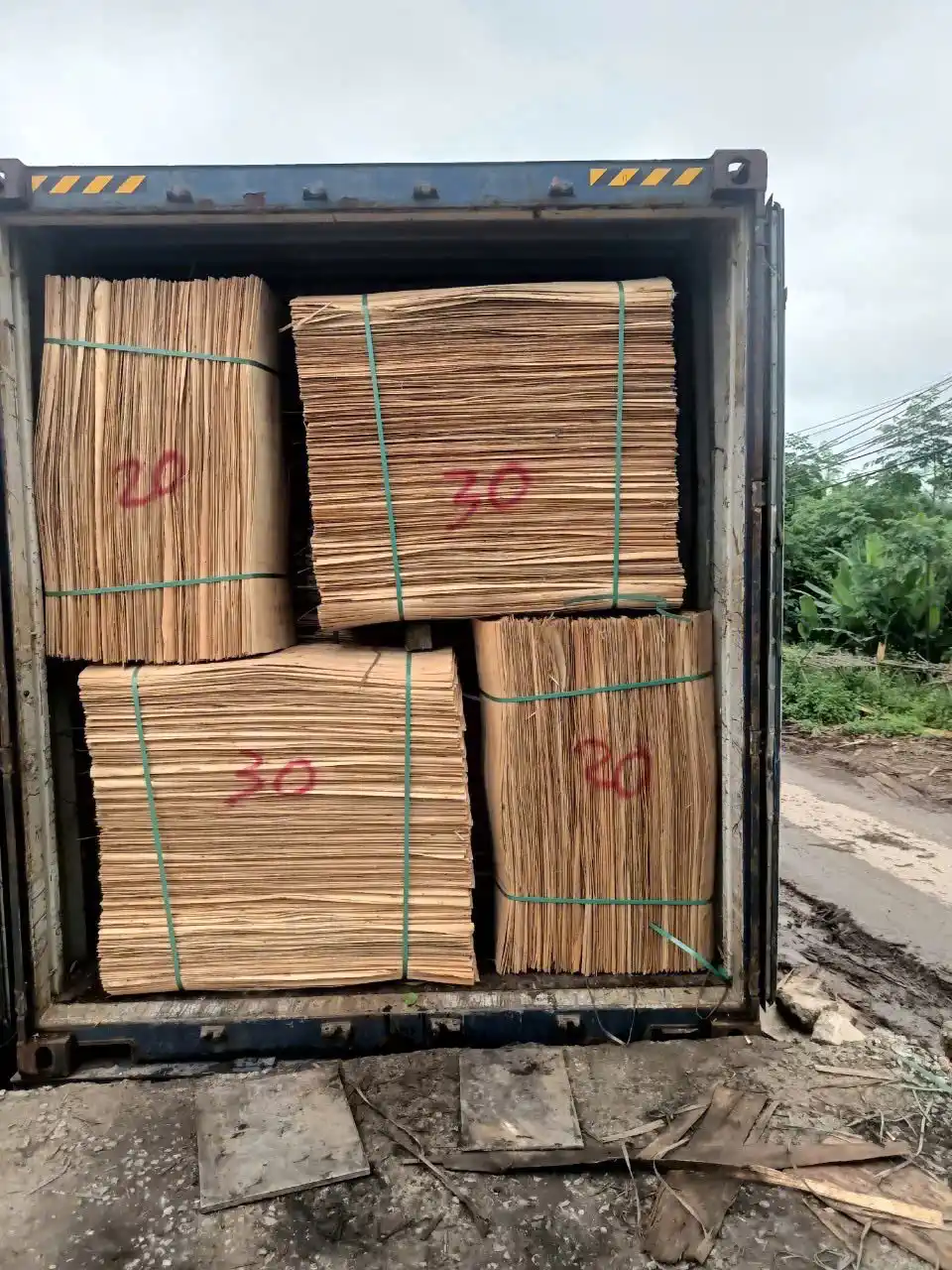 Vietnam plywood export to USA — 40HC container loading at Hai Phong port Mika Plywood factory