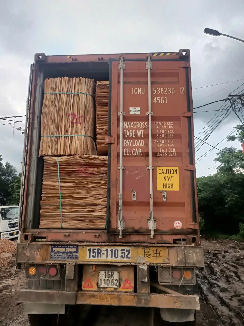 Eucalyptus core plywood packing 15 pallets per 40HC Mika Plywood Vietnam factory