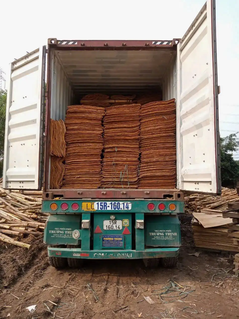 Vietnam plywood export packing strapping — factory direct container Mika Plywood