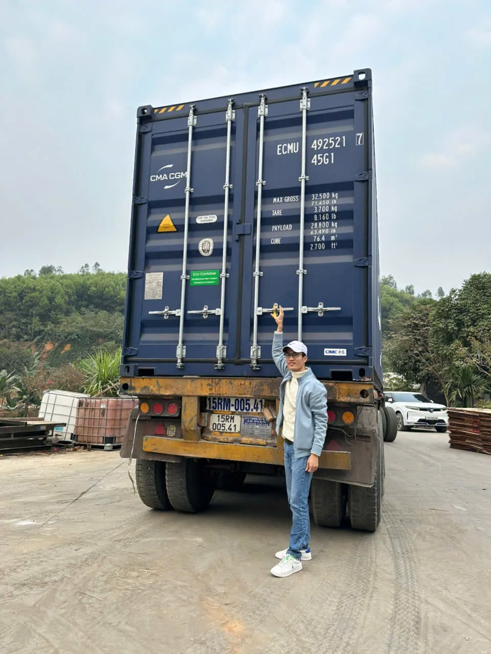 loading plywood into 40hc container vietnam hcply export factory