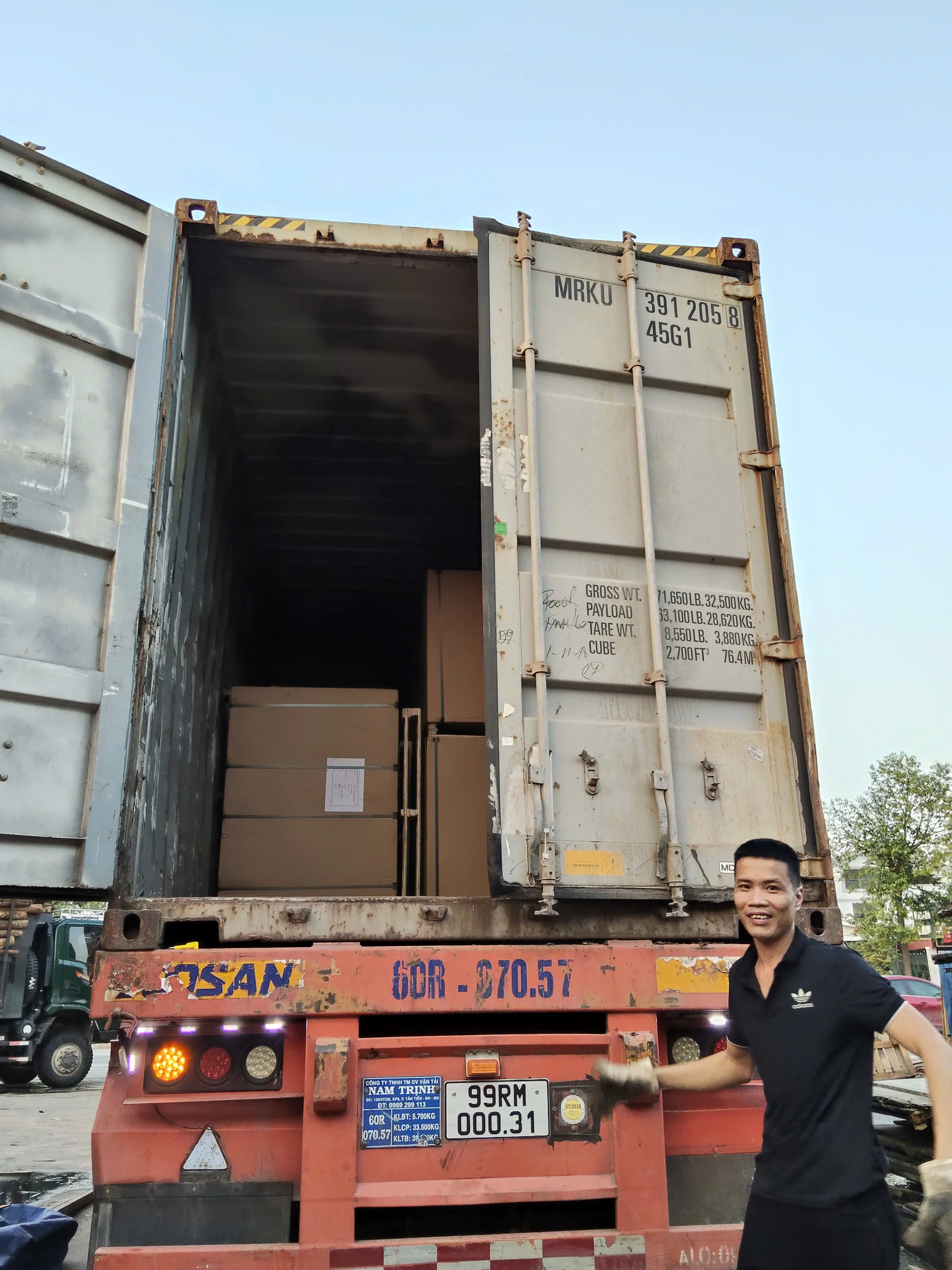 Acacia core plywood packing specification 1250x2500mm 16 pallets per 40HC container by Mika Plywood