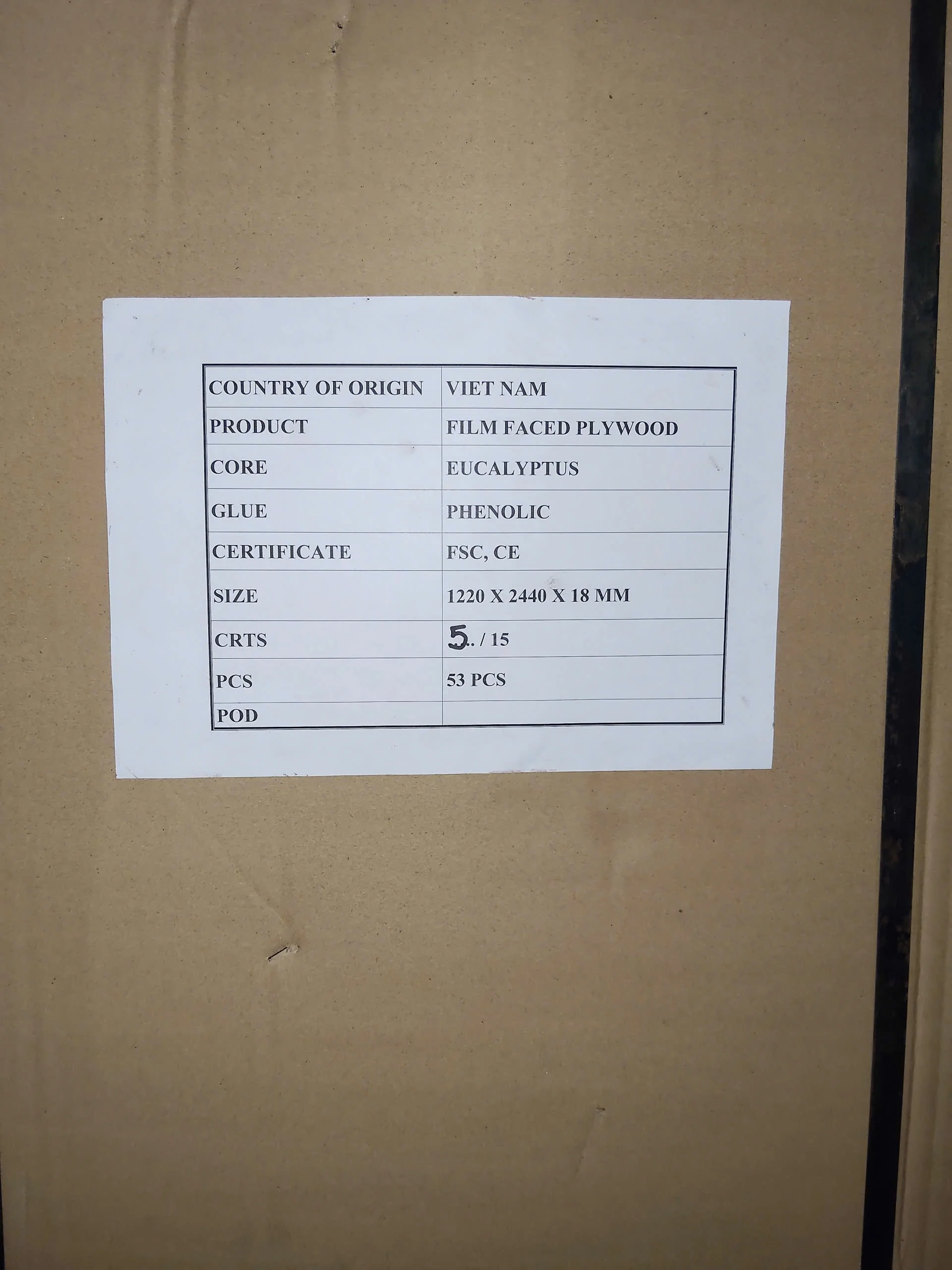 Loading plywood boards into 40HC container Vietnam Mika Plywood export white face packaging plywood