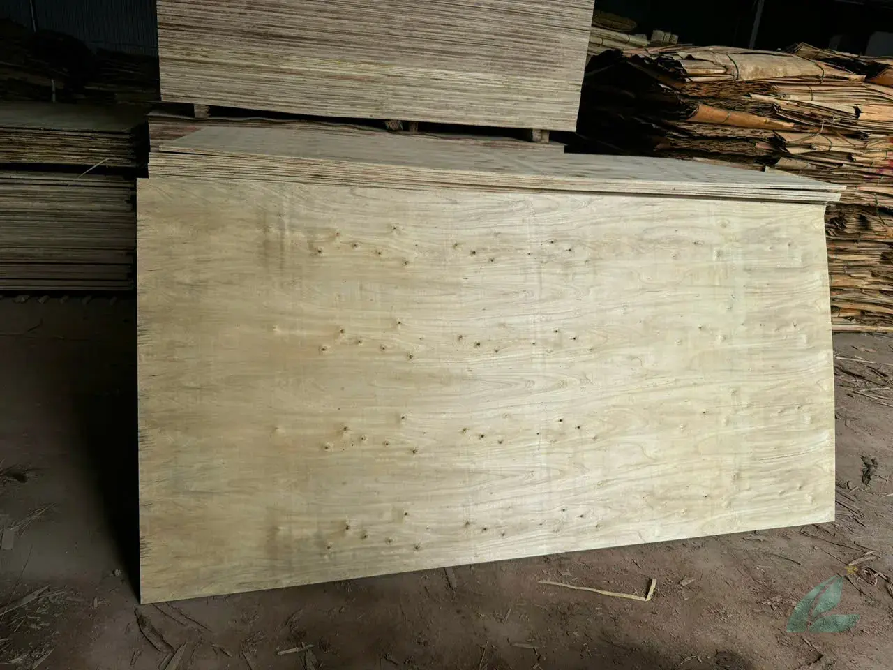 Packing plywood Vietnam MR glue melamine bonded industrial export grade panel Mika Plywood