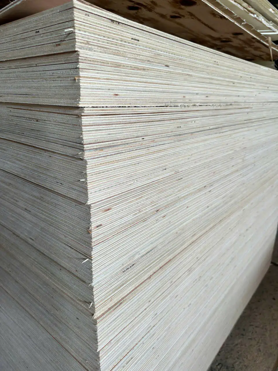 Plywood edge quality inspection at Mika Plywood export standard