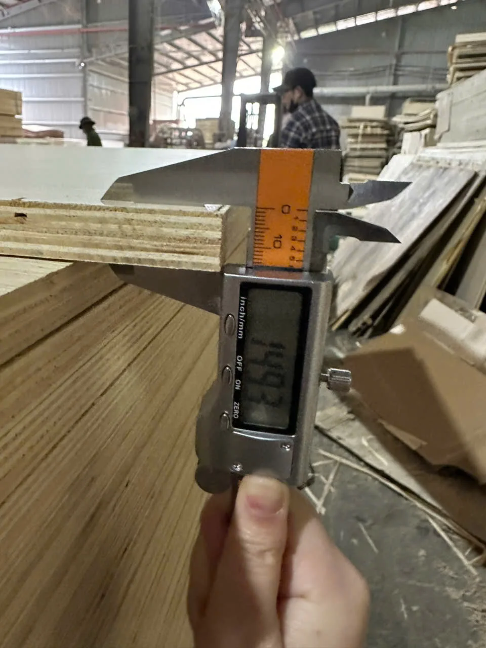 Plywood thickness tolerance verification ±0.2mm — Mika Plywood Vietnam factory QC